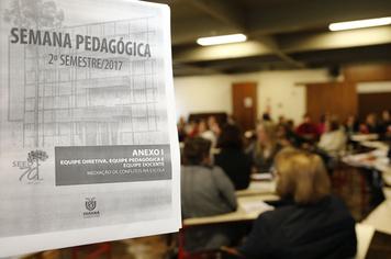 Mais de um milhão de estudantes voltam às aulas
