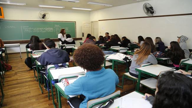 Educação lança editais para contratação de professores e pedagogos
